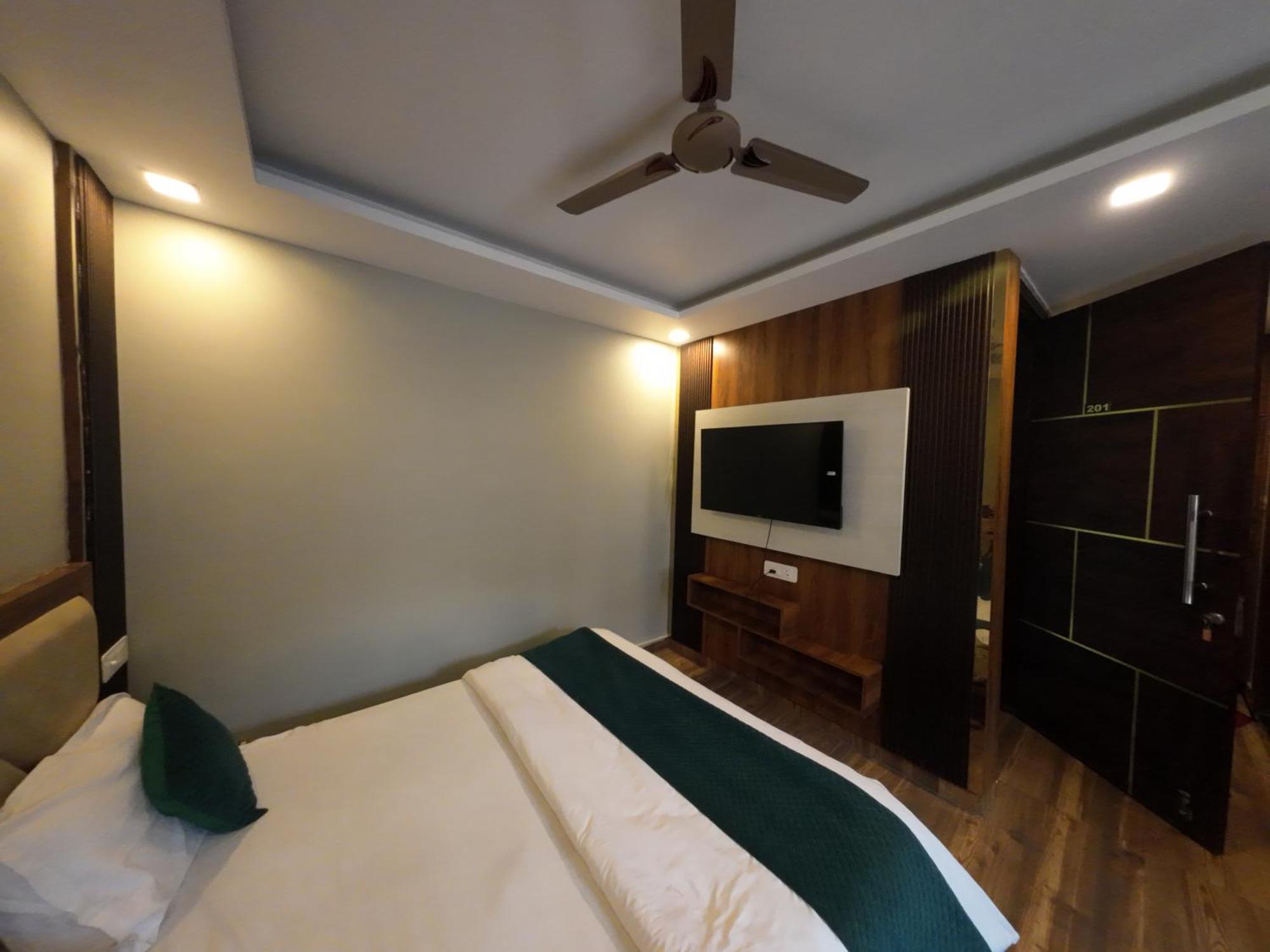 Hotel Hostel Vimal Ganga Ришикеш Экстерьер фото